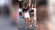地铁小姐姐抱抱,传递城市温暖瞬间