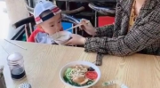 20岁小姐姐不吃东西,揭秘她的独特生活态度