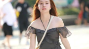 小姐姐 露肩,展现小姐姐独特魅力